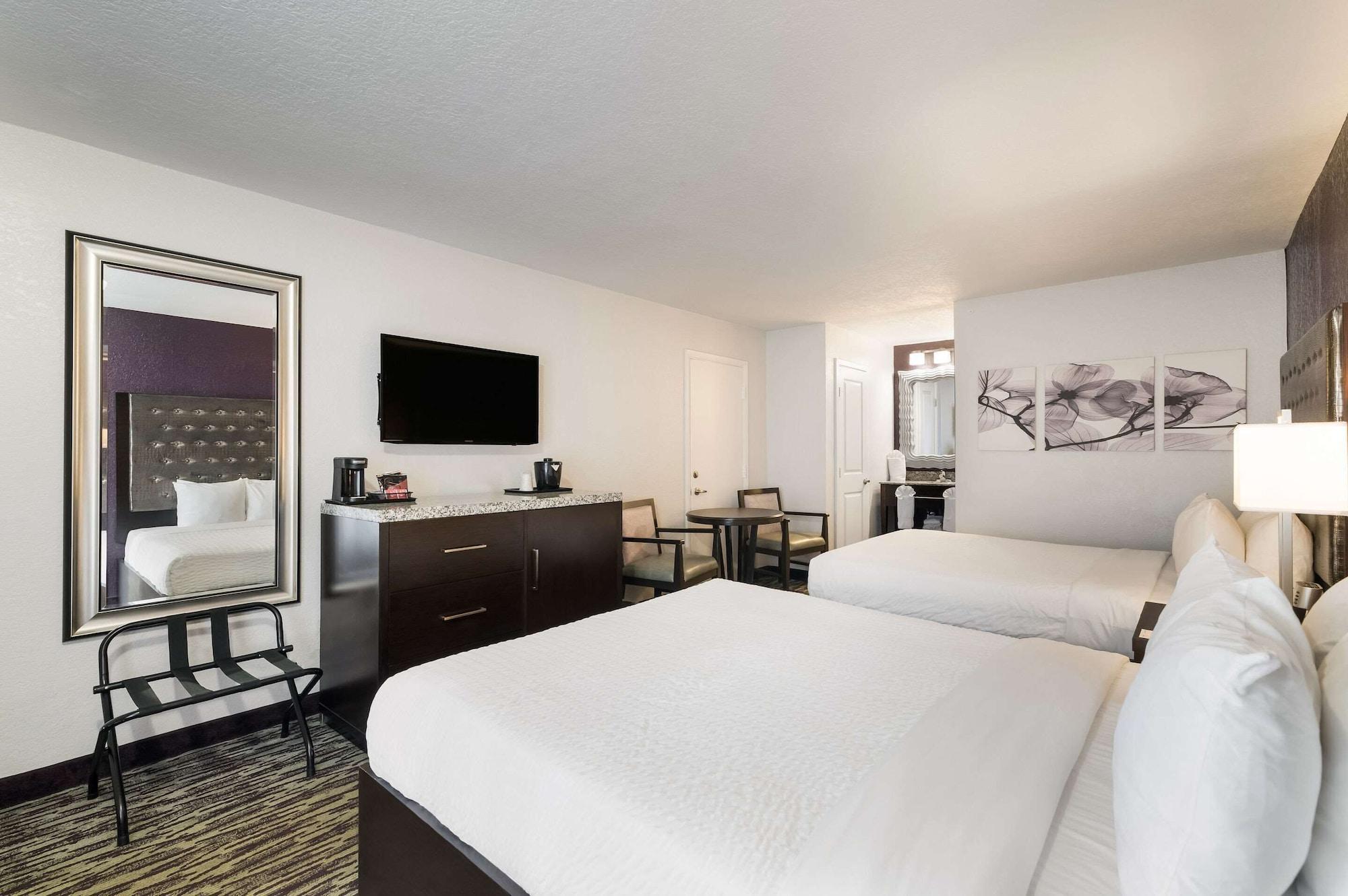 Clarion Inn & Suites Across From Universal Orlando Resort Extérieur photo